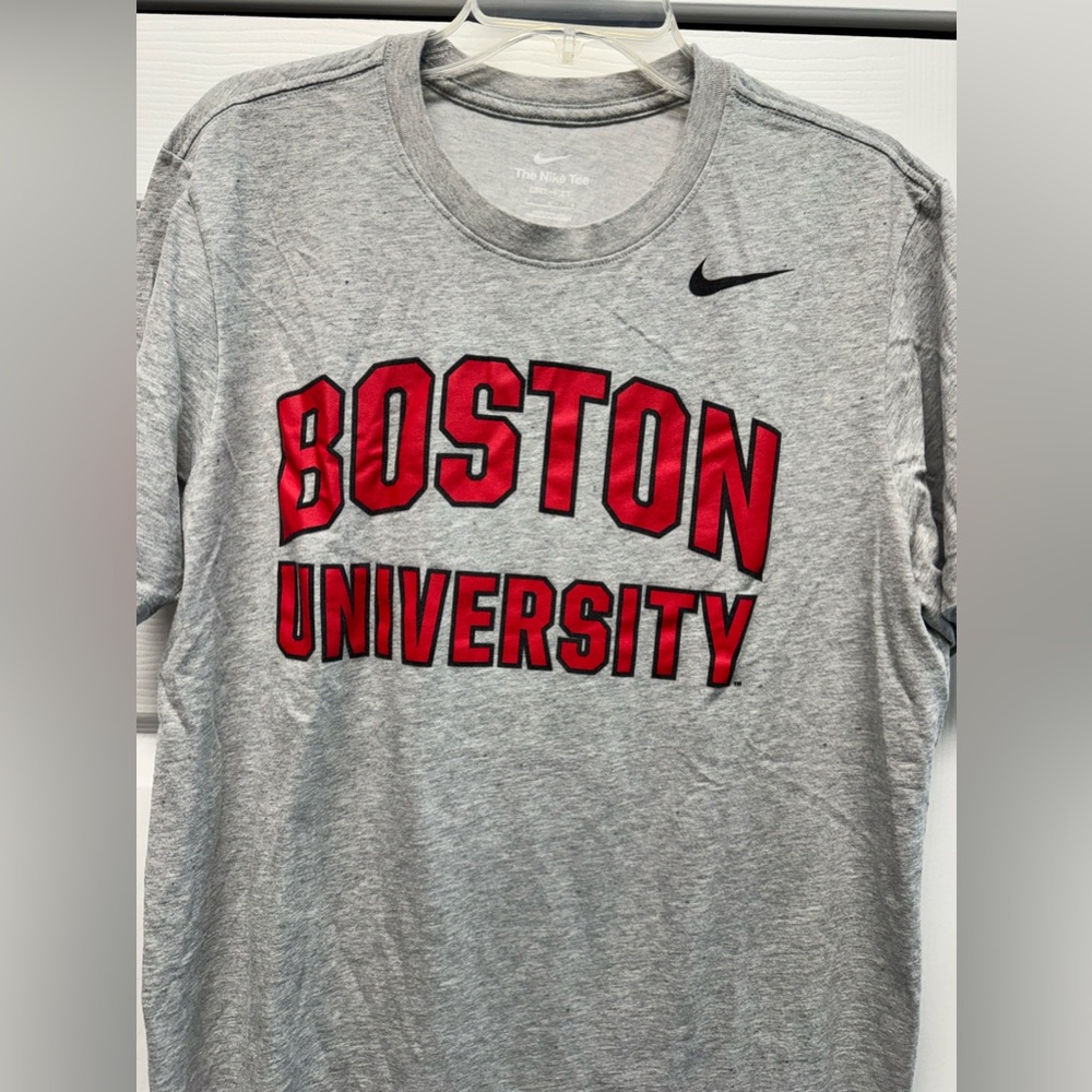 NIKE Men’s L BU athletic T-Shirt. Gray.